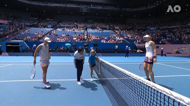 Australian Open nie dla Igi Świątek. Liderka rankingu WTA przegrała pojedynek o ćwierćfinał turnieju w Melbourne z Jeleną Rybakiną 4:6, 4:6.