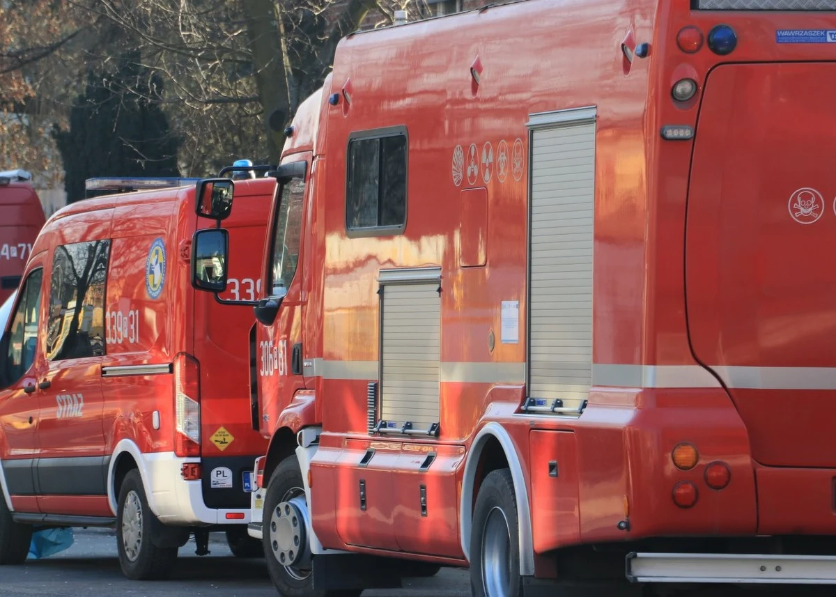 Jedna osoba zginęła w pożarze mieszkania w wieżowcu w Szczecinie. Pięć osób zostało poszkodowanych.