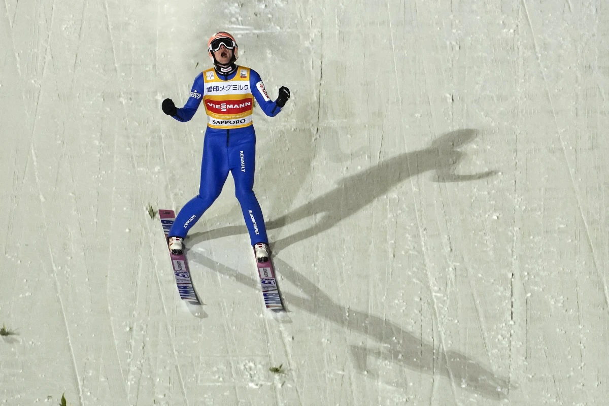 Za nami trzy konkursy Pucharu Świata w Sapporo. Weekend skoków narciarskich w Japonii miał dwóch bohaterów: Ryoyu Kobayashiego i Halvora Egnera Graneruda. To Japończyk i Norweg zdobyli przez trzy dni zdecydowanie najwięcej punktów w Pucharze Świata. Dawid Kubacki pozostaje liderem, ale jego przewaga nad Granerudem to teraz tylko 48 punktów.