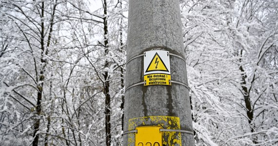 Na Podkarpaciu w niedzielę rano nadal blisko 14 tys. odbiorców było pozbawionych dostaw energii elektrycznej. Od północy w regionie zanotowano tylko kilka wyjazdów strażaków do usuwania skutków intensywnych opadów śniegu.
