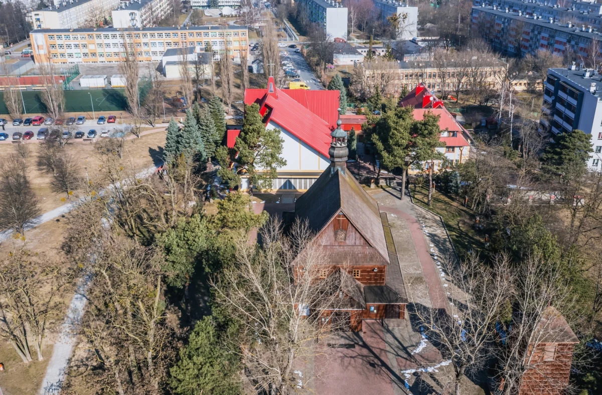 Osiem przystanków historycznych, dzięki którym mieszkańcy i turyści będą mogli bliżej poznać dzieje miasta, powstaje w Stalowej Woli. Punkty informacji o lokalnym dziedzictwie usytuowane będą w pobliżu zabytkowych budynków i historycznych miejsc. Mają być gotowe w tym roku.