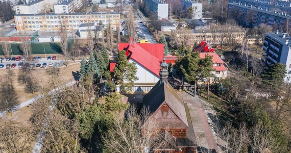 Osiem przystanków historycznych, dzięki którym mieszkańcy i turyści będą mogli bliżej poznać dzieje miasta, powstaje w Stalowej Woli. Punkty informacji o lokalnym dziedzictwie usytuowane będą w pobliżu zabytkowych budynków i historycznych miejsc. Mają być gotowe w tym roku.