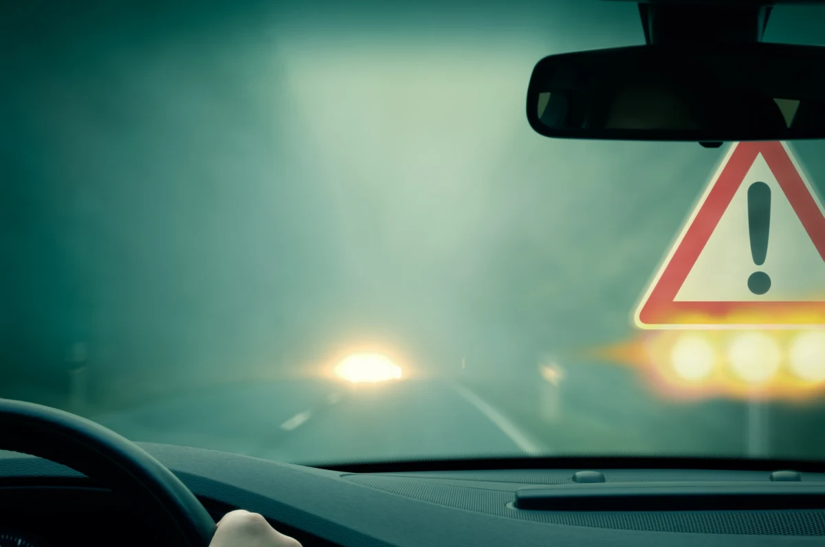 Instytut Meteorologii i Gospodarki Wodnej wydał ostrzeżenie pierwszego stopnia przed gęstą mgłą dla centralnej i południowej części województwa lubelskiego; miejscami widoczność wyniesienie od 50 do 200 m.