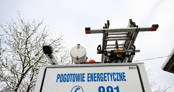 W ciągu ostatniej doby energetycy z TAURON Dystrybucji przewrócili zasilenie do ponad 100 tys. odbiorców. W niedzielę na godz. 14. około 15 tys. domów nadal było odciętych od prądu - poinformowała Ewa Groń, rzeczniczka prasowa TAURON Dystrybucja.
