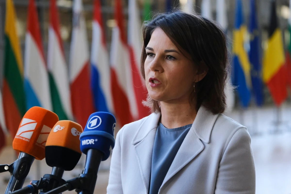 Niemcy nie będą się sprzeciwiać, jeśli Polska wyśle niemieckie czołgi Leopard 2 na Ukrainę - stwierdziła minister spraw zagranicznych Niemiec Annalena Baerbock w wywiadzie dla francuskiej telewizji LCI. W spotkaniu w Ramstein nie osiągnięto porozumienia w kwestii zgody Niemiec na przekazanie Ukrainie wyprodukowanych w Niemczech czołgów.