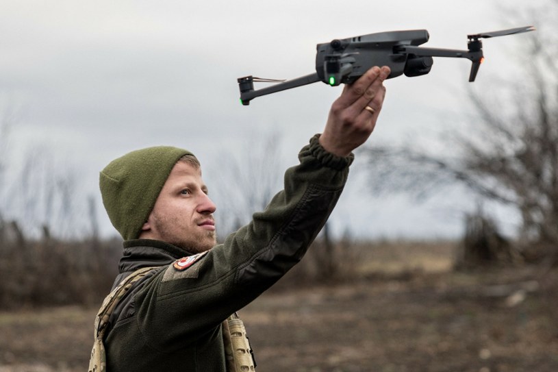 Jak informuje Ukrainian News Agency, jednostka specjalna ukraińskiego wywiadu o nazwie Kryła (Skrzydła) ma plan stworzenia grupy uderzeniowej 1000 dronów kamikadze, które mają odmienić oblicze starć z rosyjskim najeźdźcą na całym froncie i apeluje o pomoc finansową w realizacji tego projektu. 
