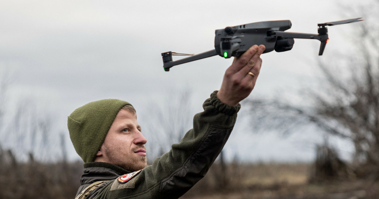 Jak informuje Ukrainian News Agency, jednostka specjalna ukraińskiego wywiadu o nazwie Kryła (Skrzydła) ma plan stworzenia grupy uderzeniowej 1000 dronów kamikadze, które mają odmienić oblicze starć z rosyjskim najeźdźcą na całym froncie i apeluje o pomoc finansową w realizacji tego projektu. 