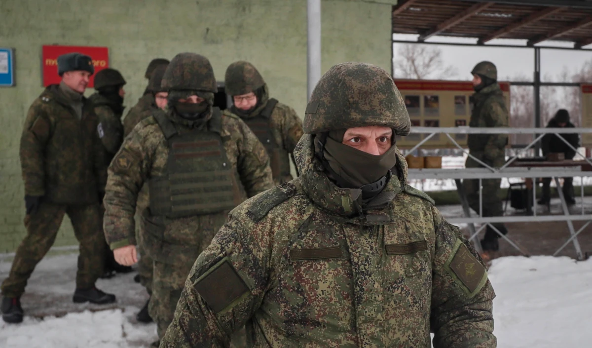 Amerykański Instytut Studiów nad Wojną ocenił, że Jewgienij Prigożyn, właściciel rosyjskiej najemniczej Grupy Wagnera, dostał od prezydenta Rosji Władimira Putina szansę wykazania się poprzez zajęcie ukraińskiego Bachmutu w obwodzie donieckim, ale zawiódł. W efekcie jego pozycja na Kremlu zaczyna maleć. Coraz większe znaczenie ma za to regularna armia rosyjska.