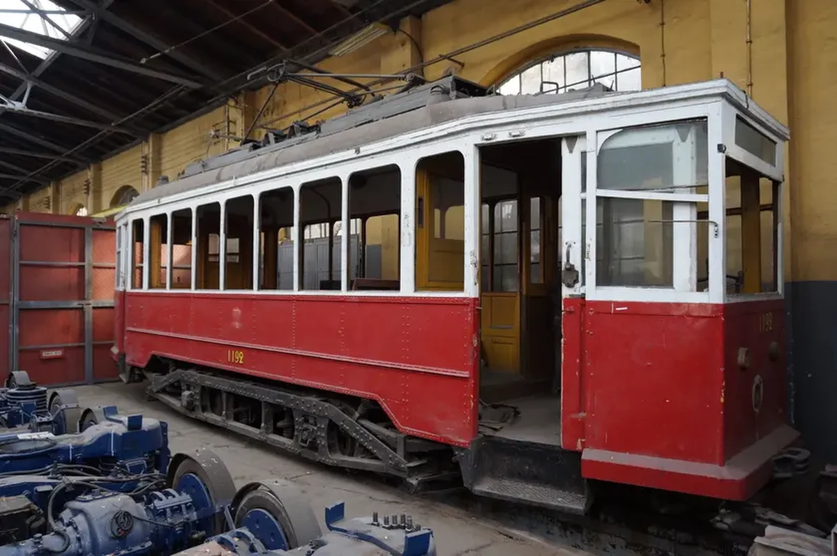 Tramwaje typu LH Standard jeździły po Wrocławiu jeszcze długo po wojnie. Do dziś przetrwało zaledwie kilka egzemplarzy. Jeden z nich ponownie może wyjechać na tory. Remontuje go właśnie Klub Sympatyków Transportu Miejskiego.