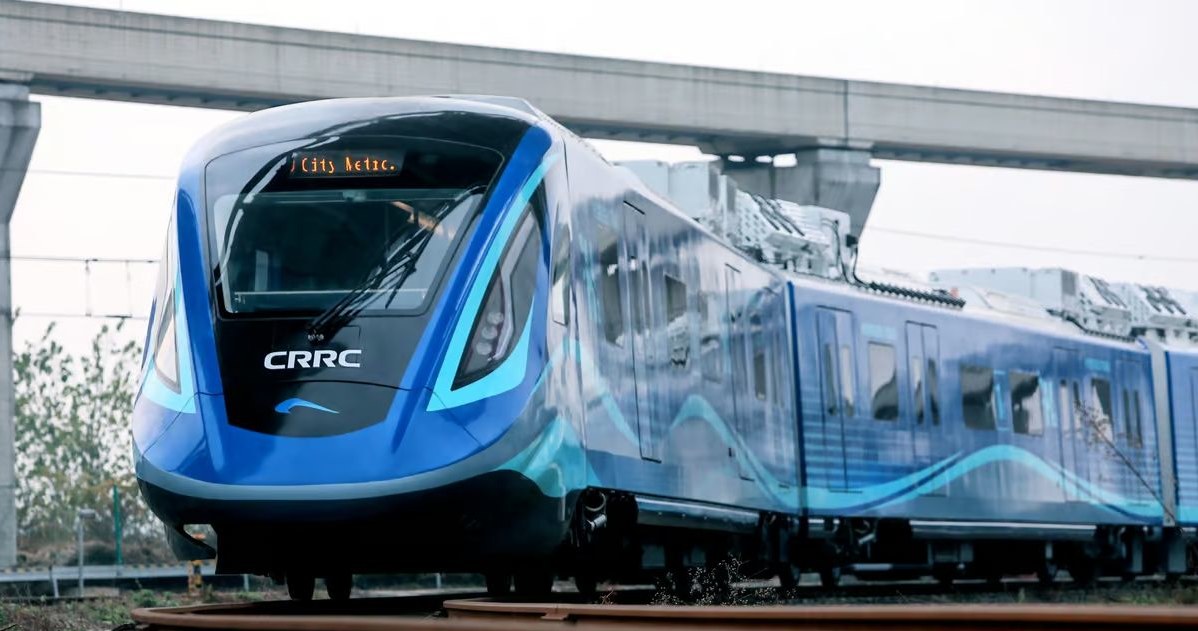 Największy na świecie producent pojazdów szynowych wprowadził na rynek bezemisyjny pociąg napędzany wodorowymi ogniwami paliwowymi z buforem superkondensatorowym, który  może osiągnąć prędkość 160 km/h, co czyni go najszybszym pociągiem tego typu na świecie.