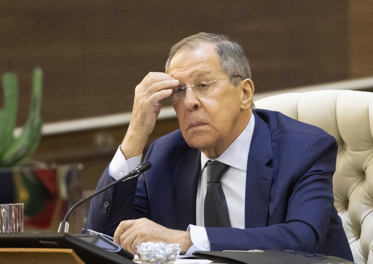 "To, co dzieje się w Ukrainie, to już nie hybryda, ale niemalże prawdziwa wojna, którą Zachód od dawna przygotowywał przeciwko Rosji" - minister spraw zagranicznych Rosji Siergiej Ławrow. Według niego, państwa Zachodu "chcą zniszczyć wszystko, co rosyjskie".