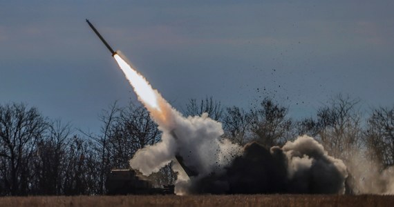 ​Siły ukraińskie przeprowadziły w sobotę atak na zakłady mechaniczne w okupowanym przez Rosjan mieście Kadijewka w obwodzie ługańskim. Budynek miał być zajmowany przez odziały Czeczenów, tzw. kadyrowców.