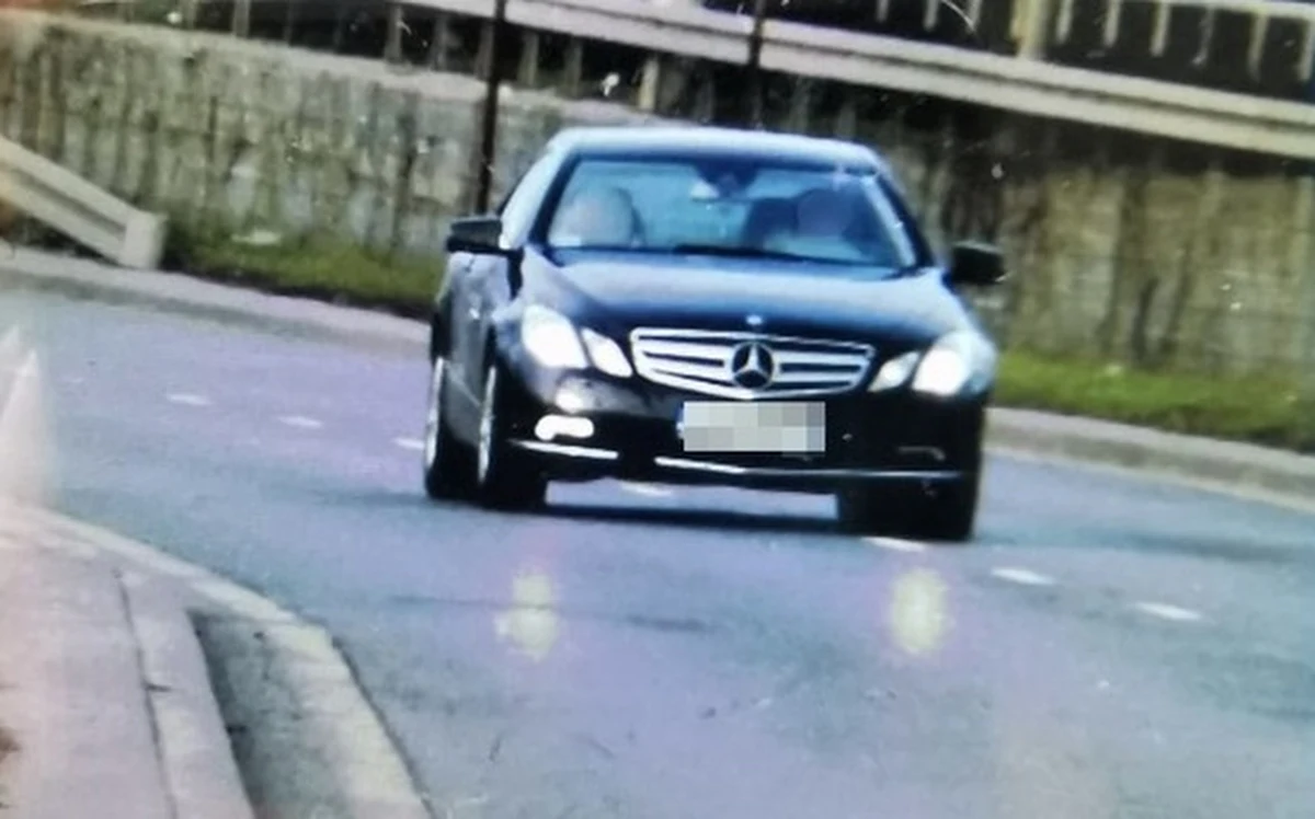 Z prędkością 145 km/h jechał 39-letni kierowca mercedesa trasą, na której obowiązuje ograniczenie prędkości do 50 km/h. Jak tłumaczył policjantom w trakcie kontroli, "nie czuł prędkości". Kierowca prowadził pojazd, który nie miał aktualnych badań technicznych.