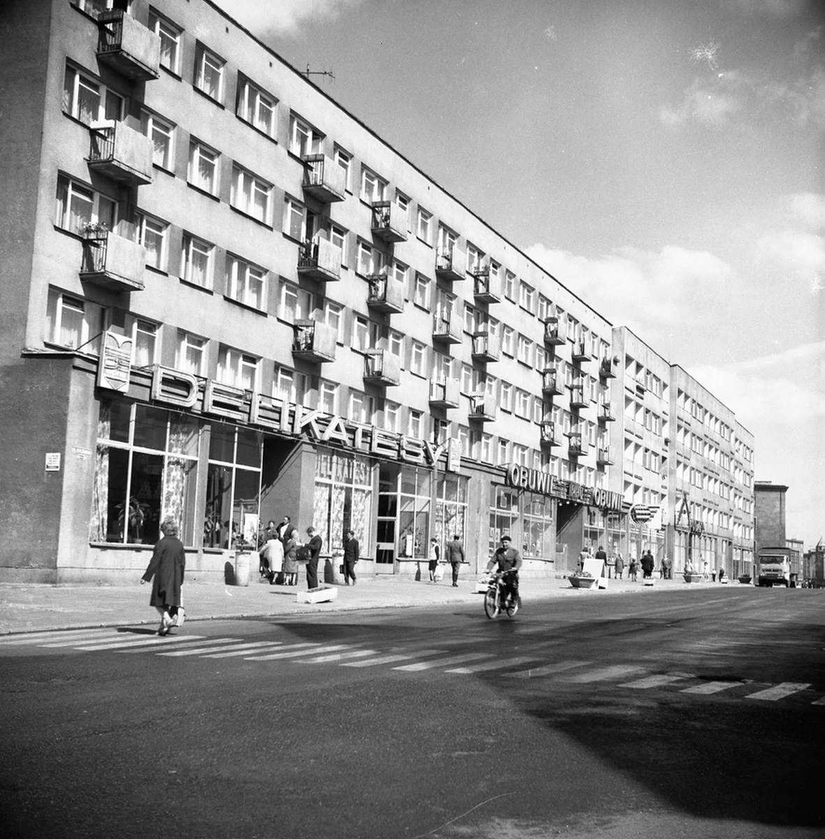 Mieszkasz lub mieszkałeś w Szczecinku? A może byłeś tam kilkadziesiąt lat temu na wakacjach? Starych zdjęć miasta poszukuje Muzeum Regionalne w Szczecinku. Kopie najciekawszych trafią na wystawę.