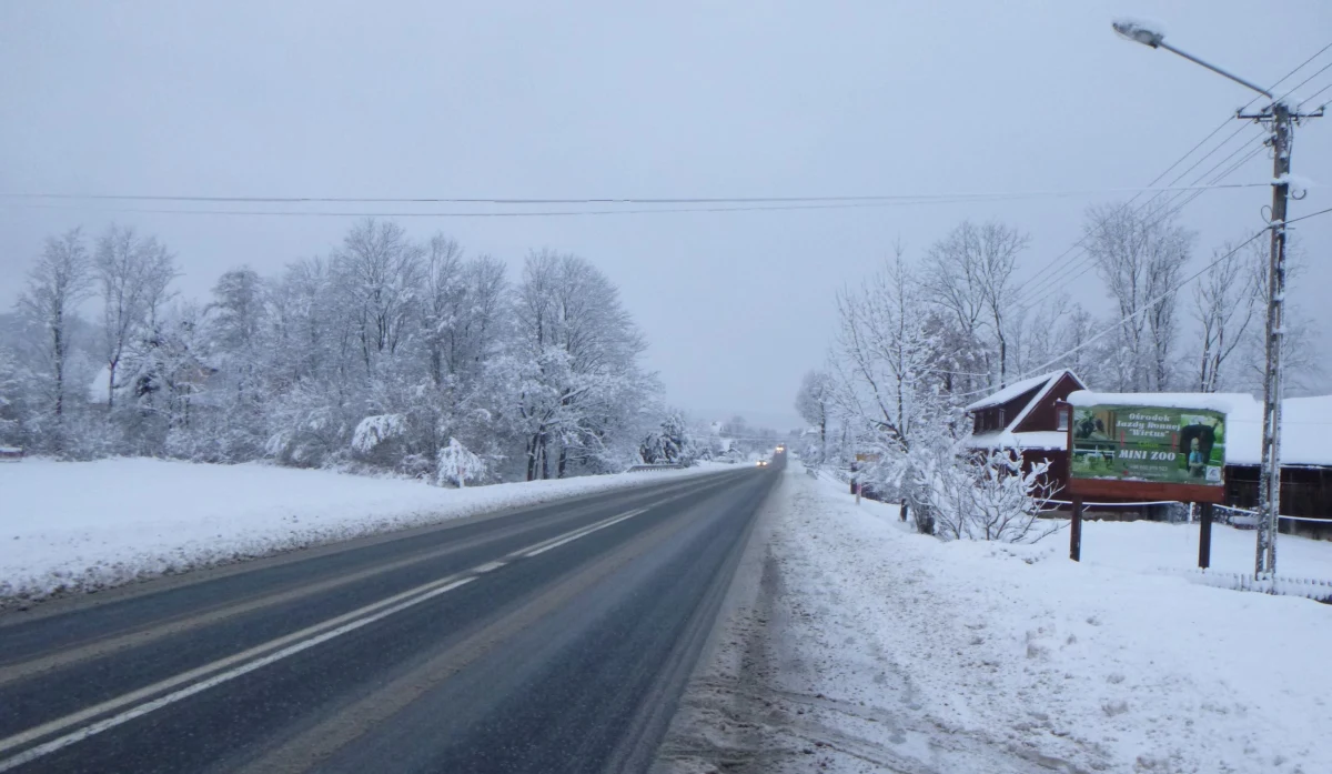 "Szukamy biura projektowego, które przeanalizuje cztery możliwe warianty przebiegu dwujezdniowej trasy, o długości ok. 35 km i parametrach drogi ekspresowe" - poinformował krakowski oddział Generalnej Dyrekcji Dróg Krajowych i Autostrad. GDDKiA realizuje kolejny etap prac nad projektem nowej drogi krajowej nr 7 od Rabki-Zdroju do Chyżnego.