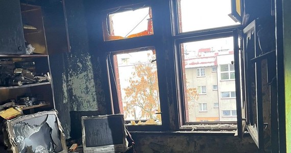 66-letni mężczyzna zginął w pożarze mieszkania w jednej z kamienic w Chorzowie (woj. śląskie). Z budynku ewakuowało się sześć osób.