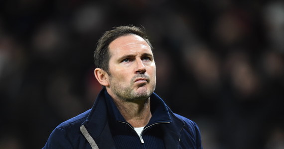 ​Frank Lampard nie jest już trenerem piłkarzy Evertonu - potwierdził w poniedziałek wieczorem klub Premier League. Po sobotniej porażce z West Ham 0:2 zespół zajmuje przedostatnie miejsce w tabeli Premier League.