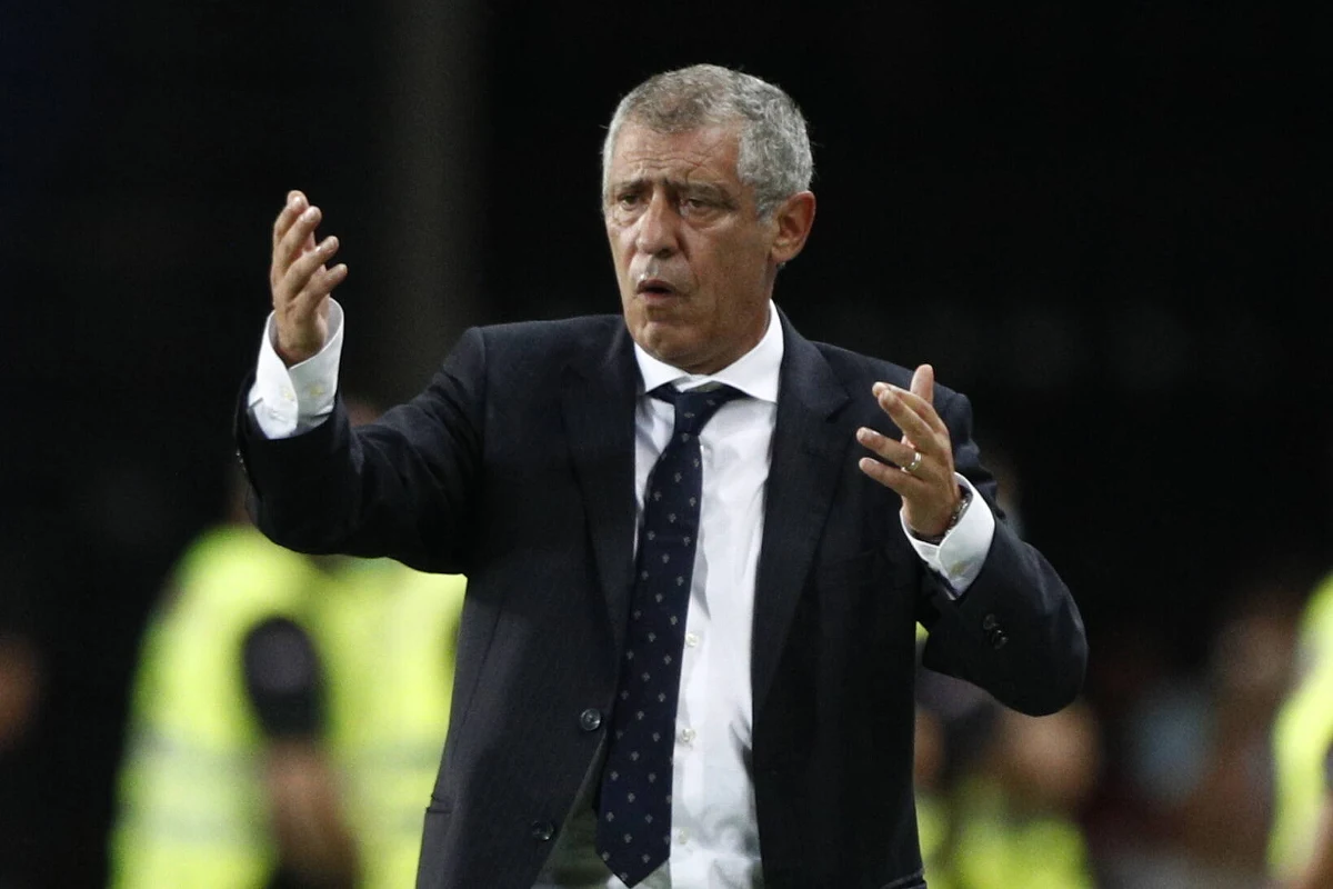 Fernando Santos będzie nowym selekcjonerem piłkarskiej reprezentacji Polski. Portugalczyk w poniedziałek zjawił się w Warszawie. Wieczorem prezes PZPN Cezary Kulesza zamieścił w mediach społecznościowych wspólne zdjęcie z portugalskim trenerem.