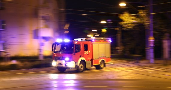 Jedna osoba zginęła w pożarze, który wybuchł w dzielnicy Brzeźno w Gdańsku. Ogień pojawił się w jednym z mieszkań w budynku wielorodzinnym.