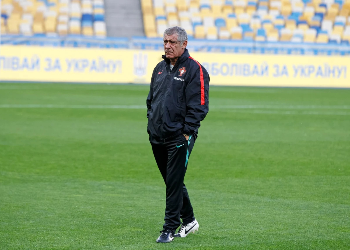 68-letni Portugalczyk Fernando Santos, który w 2016 roku poprowadził swoich rodaków do triumfu w piłkarskich mistrzostwach Europy we Francji, został przedstawiony we wtorek oficjalnie jako selekcjoner reprezentacji Polski. Dał się poznać jako specjalista od defensywnego stylu gry.