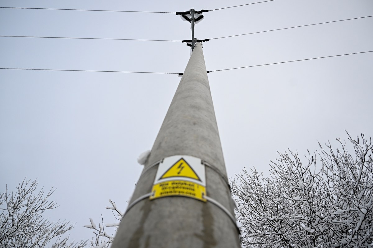 Wszystkie awarie na liniach energetycznych średniego napięcia na Podkarpaciu zostały usunięte; do odbiorców wrócił prąd - poinformował PAP w poniedziałek wieczorem Łukasz Boczar z oddziału PGE Dystrybucja w Rzeszowie.