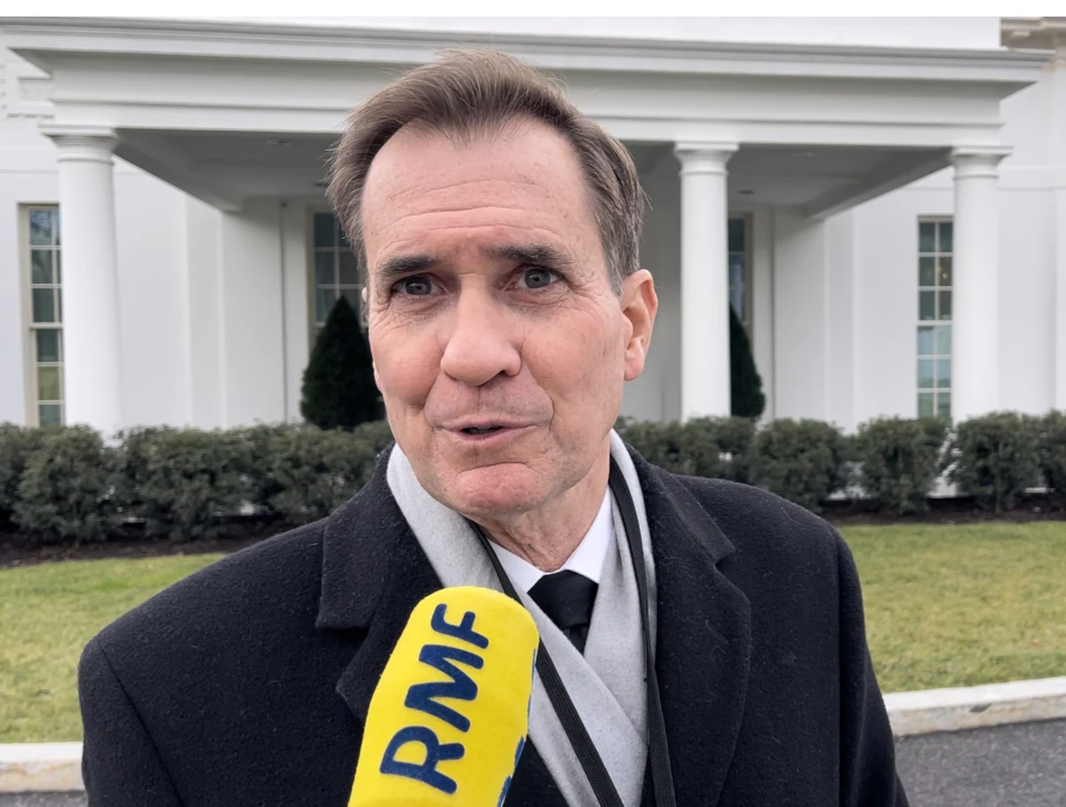 "Wszyscy wiemy, że nadchodzące tygodnie i miesiące będą kluczowe dla Ukrainy, szczególnie w Donbasie. I wiemy, że uzbrojenie to coś, czego Ukraińcy będą w dalszym ciągu potrzebować" - mówi w rozmowie z korespondentem RMF FM Pawłem Żuchowskim, John Kirby z Rady Bezpieczeństwa Narodowego Stanów Zjednoczonych. Koordynator Rady Bezpieczeństwa Narodowego ds. komunikacji strategicznej podkreślił, że Stany Zjednoczone analizują na bieżąco, jakie potrzeby ma Ukraina. W rozmowie podkreśla, że USA zwiększyły amerykańską obecność na kontynencie europejskim i zastosują mechanizmy na miejscu, by utrzymać te siły na zasadzie rotacyjnej. Zapewnił, że USA będą kontynuować wsparcie dla Ukrainy. 