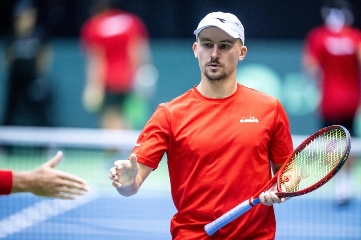 Jan Zieliński i Hugo Nys z Monako pokonali Francuzów Benjamina Bonziego i Arthura Rinderknecha 6:1, 6:4 i awansowali do półfinału debla w wielkoszlemowym turnieju tenisowym Australian Open w Melbourne.