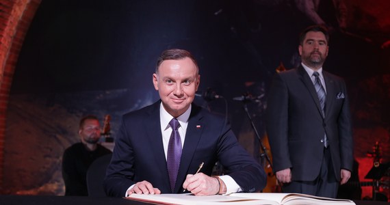 Prezydent Andrzej Duda darował karę więzienia osobie skazanej za ciężkie przestępstwo narkotykowe. To drugi taki przypadek w ciągu kilku miesięcy - podaje dziś „Rzeczpospolita”.