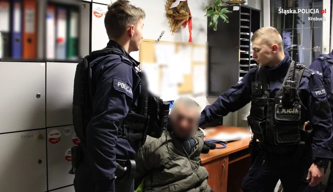 Zamachnął się siekierą na policjanta. Chodził z nią po wsi 