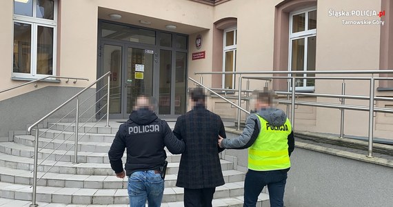 O krok od tragedii w Tarnowskich Górach. W jednym z domów mężczyzna próbował udusić swoją znajomą. Kobietę w ostatniej chwili uratowali policjanci. W czasie akcji musieli użyć broni. Napastnik jest już w tymczasowym areszcie.