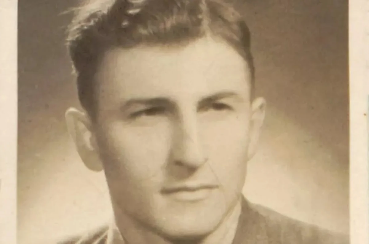 Gdański pisarz, kronikarz i autor wielu książek o mieście z czasów międzywojnia i II wojny światowej Brunon Zwarra będzie miał swój pomnik-ławeczkę. Gdański Zarząd Dróg i Zieleni ogłosił konkurs rzeźbiarski na opracowanie koncepcji pomnika.