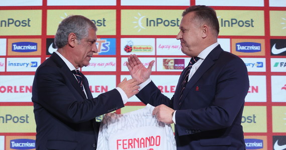 Portugalczyk Fernando Santos został nowym selekcjonerem piłkarskiej reprezentacji Polski. Kontrakt został zawarty na dwa cykle eliminacji, do Euro 2024 i mistrzostw świata 2026 - poinformował sekretarz generalny PZPN Łukasz Wachowski.