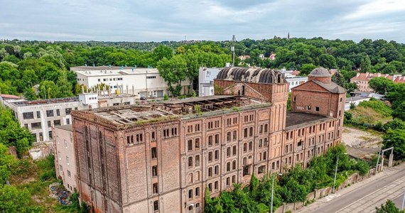 Szczecińska stara olejarnia pójdzie pod młotek. Miejscy radni zgodzili się obniżyć cenę zabytkowej nieruchomości. 99 proc. bonifikata ma zachęcić do odnowienia niszczejącego zabytku.