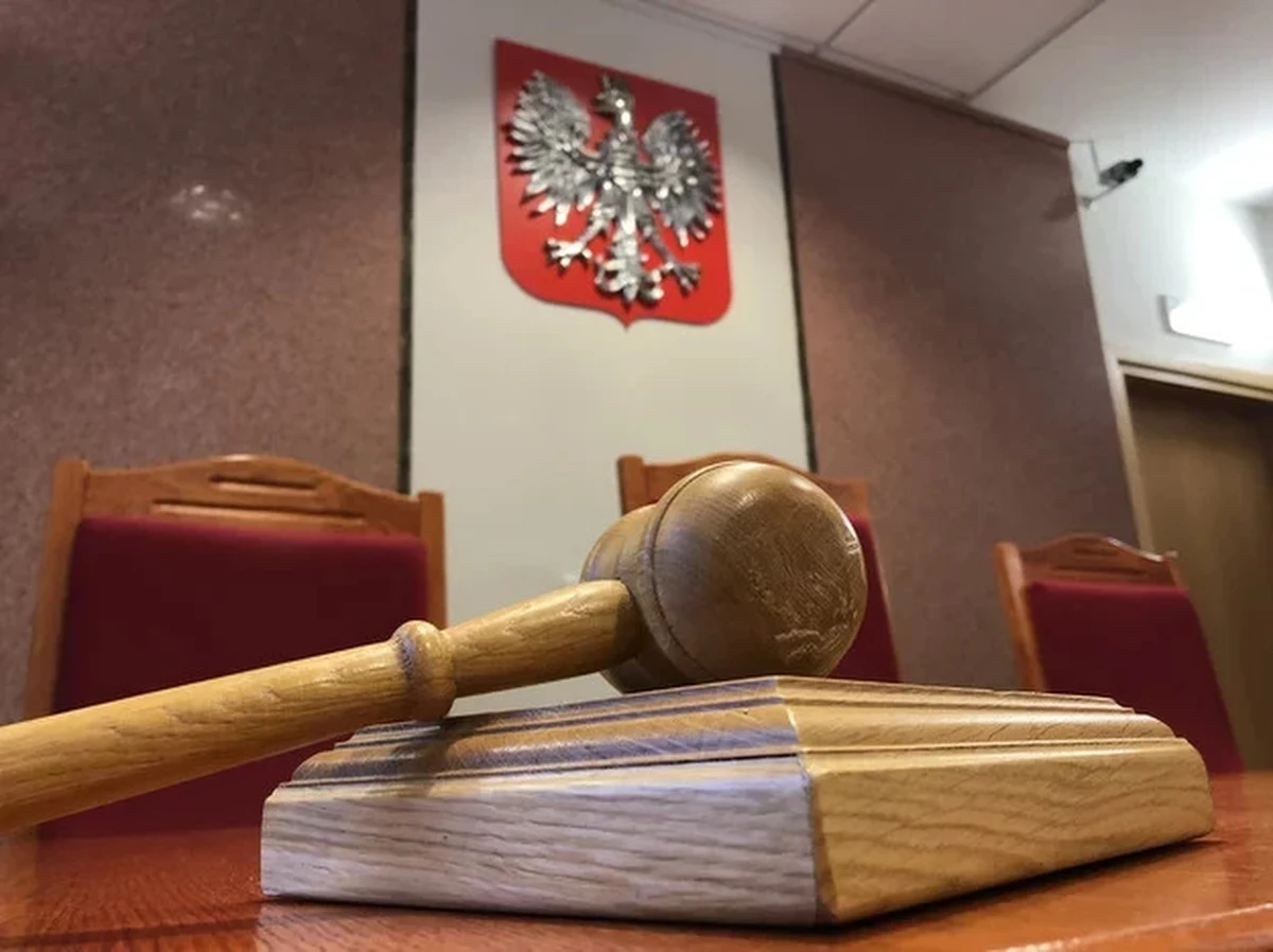 Na pięć lat więzienia skazał świdnicki sąd rodziców oskarżonych o fizyczne i psychiczne znęcanie się nad trójką swoich dzieci. O wyroku poinformował we wtorek prokurator rejonowy w Świdnicy Marek Rusin. "Sąd w zakresie wyroku uwzględnił nasze wnioski. Wyrok jest surowy, ale sprawiedliwy" – powiedział PAP.