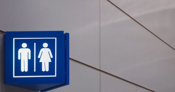 Cena za skorzystanie z toalety na Krupówkach wzrośnie od najbliższego poniedziałku z 10 zł na 15 zł - informuje Polsat News. Portal opublikował oświadczenie i wyliczenia finansowe firmy, która prowadzi szalet.