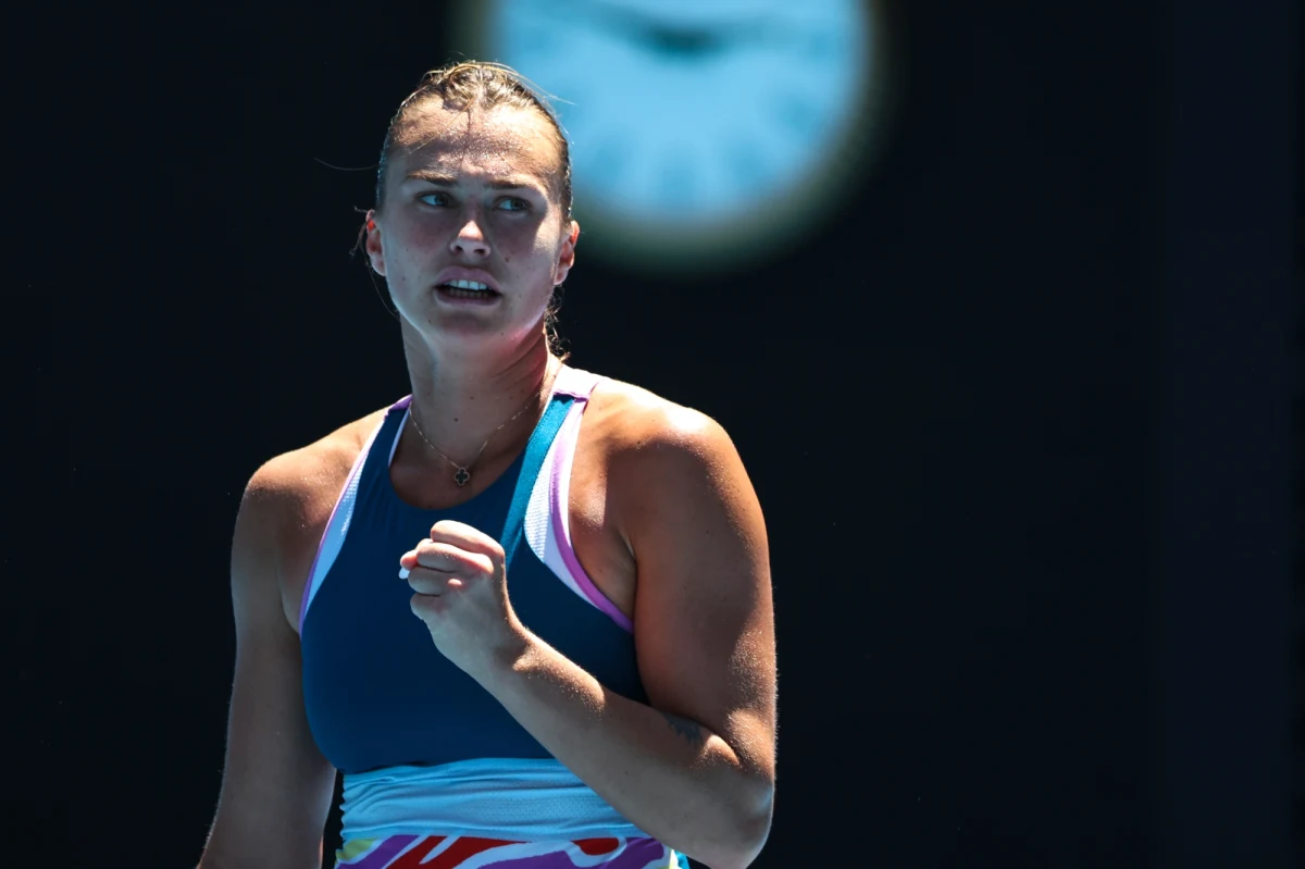 Rozstawiona z numerem piątym Białorusinka Aryna Sabalenka pokonała Chorwatkę Donnę Vekic 6:3, 6:2 i będzie rywalką Magdy Linette w półfinale wielkoszlemowego turnieju tenisowego Australian Open w Melbourne.