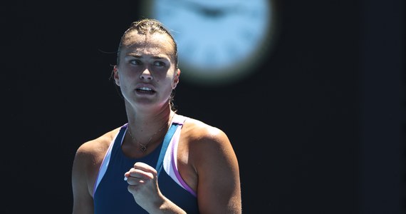 Rozstawiona z numerem piątym Białorusinka Aryna Sabalenka pokonała Chorwatkę Donnę Vekic 6:3, 6:2 i będzie rywalką Magdy Linette w półfinale wielkoszlemowego turnieju tenisowego Australian Open w Melbourne.