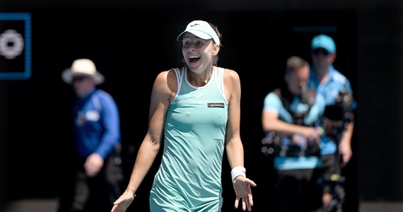 "Chyba nadal w to nie wierzę" - powiedziała na konferencji prasowej Magda Linette, która po wygranej z czeską tenisistką Karoliną Pliskovą 6:3, 7:5 awansowała do półfinału wielkoszlemowego Australian Open w Melbourne. To jej największy sukces w karierze.