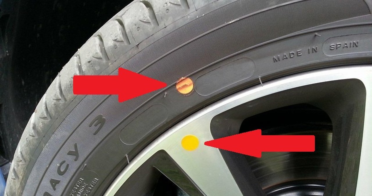 Co oznaczają kropki na oponie i feldze? Czy jest się czym martwic?