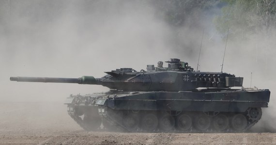 Presja ze strony Polski i Stanów Zjednoczonych przyniosła rezultaty. Tak wiele francuskich mediów komentuje długo oczekiwaną zgodę Niemiec na dostarczenie Ukrainie czołgów Leopard 2. Szef paryskiego Instytutu Open Diplomacy Thomas Friang mówi o "genialnym zagraniu" ze strony polskich władz.