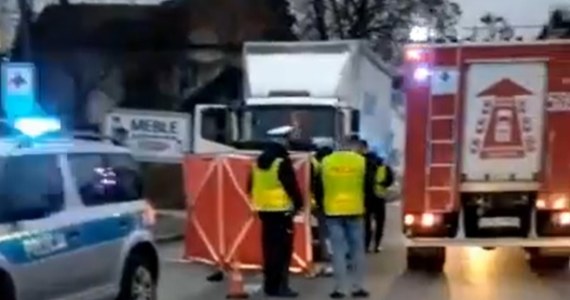 Nie żyje mężczyzna potrącony przez ciężarówkę w miejscowości Końskowola (pow. puławski) na Lubelszczyźnie. Kierowca pojazdu był trzeźwy.