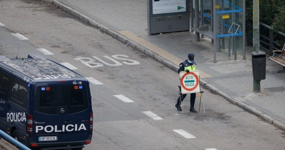 Jedna osoba została zabita, a cztery ranne w atakach z użyciem ostrej białej broni w środę wieczorem w dwóch kościołach w Algeciras koło Kadyksu, na południu Hiszpanii. Sprawca został zatrzymany przez policję. Sąd Najwyższy Hiszpanii oceni, czy był to atak terrorystyczny.