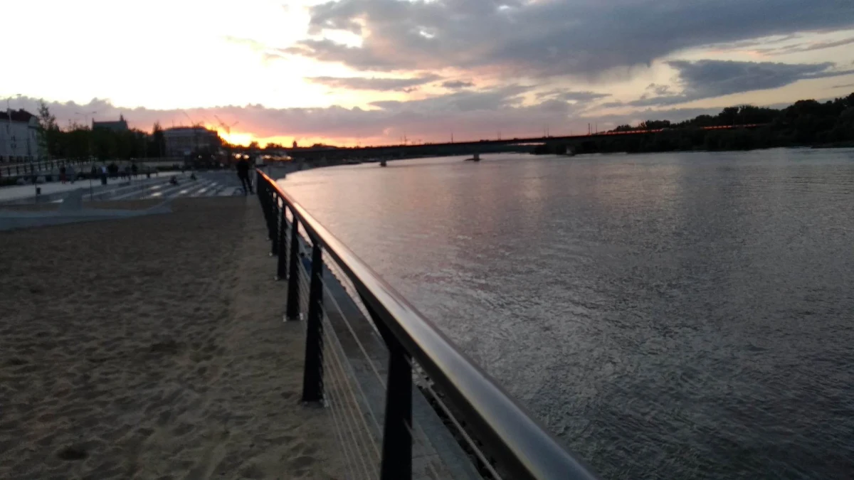 Naczelny Sąd Administracyjny przyznał rację prezydentowi Warszawy i dopuścił spożywanie alkoholu na bulwarach wiślanych. Wcześniej uchwała Rady Warszawy w tej sprawie została zaskarżona i Wojewódzki Sąd Administracyjny stwierdził jej nieważność - poinformował stołeczny ratusz.