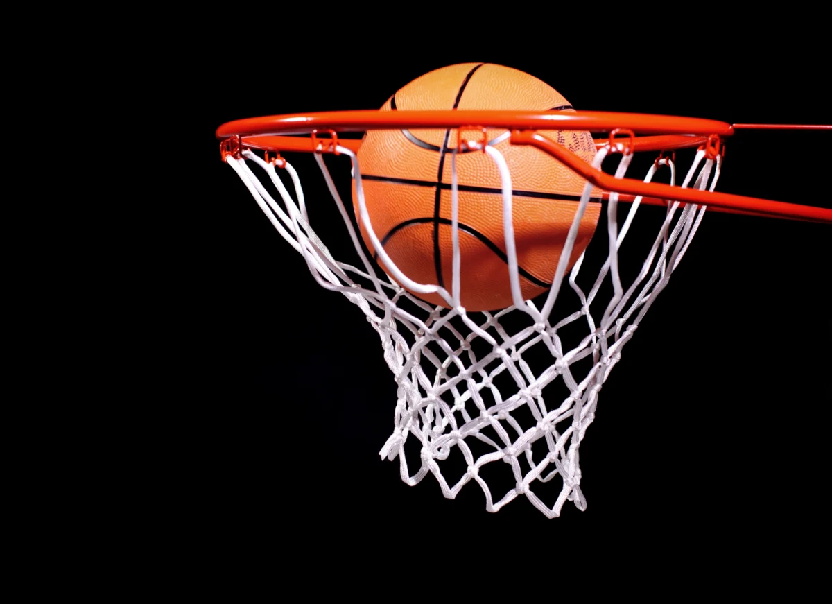 Jeremy Sochan zdobył 14 punktów, ale jego zespół San Antonio Spurs przegrał na wyjeździe z Los Angeles Lakers 104:113 w meczu koszykarskiej ligi NBA. "Ostrogi" z bilansem 14 zwycięstw i 34 porażek zajmują przedostatnie miejsce w Konferencji Zachodniej.