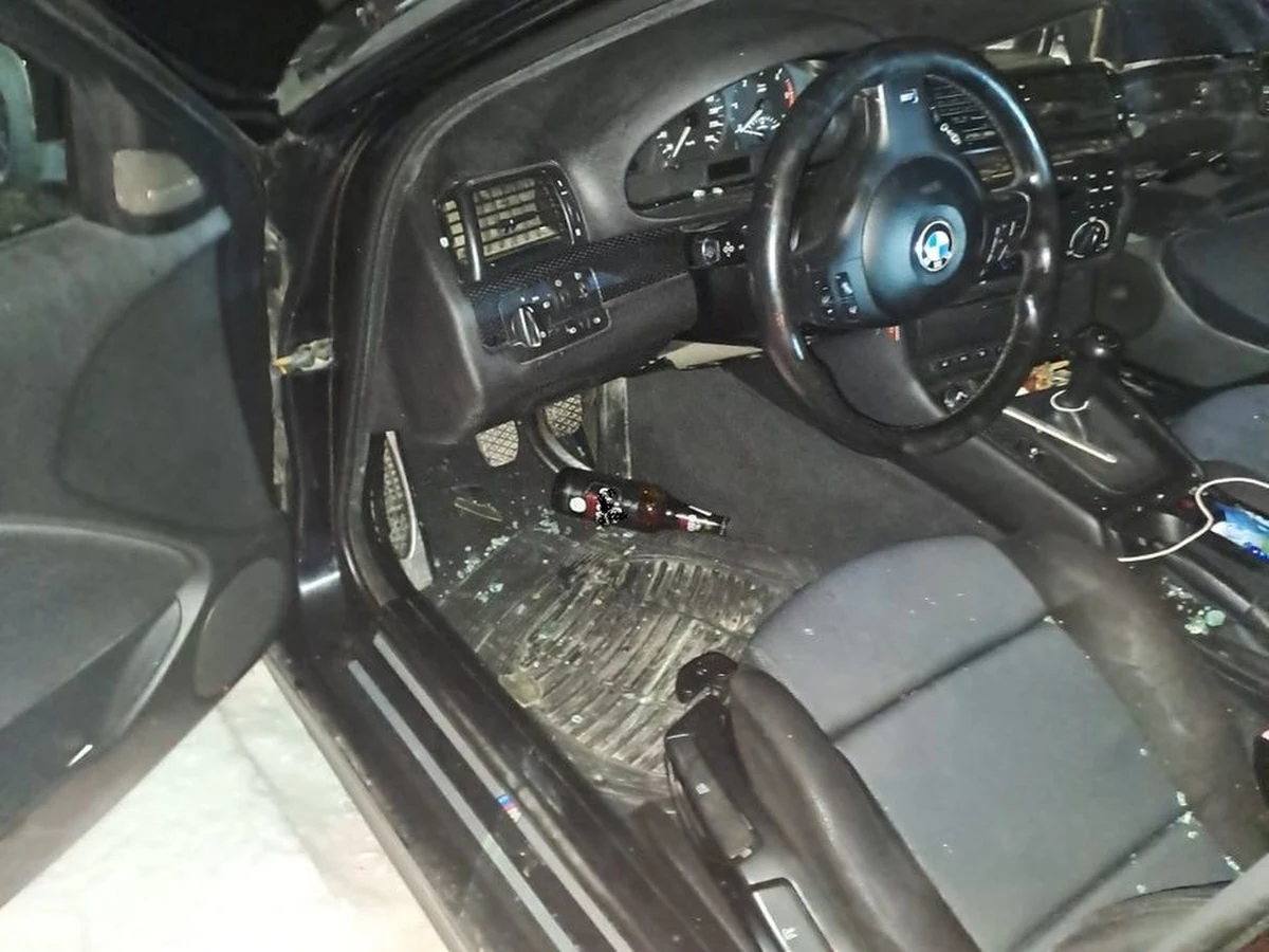 Policjanci z jasielskiej komendy wyjaśniają okoliczności wczorajszego wypadku, do którego doszło na drodze powiatowej w Osobnicy. W wyniku zderzenia dwóch pojazdów, do szpitala trafiły 4 osoby, w tym dwójka dzieci. Sprawca wypadku był nietrzeźwy.