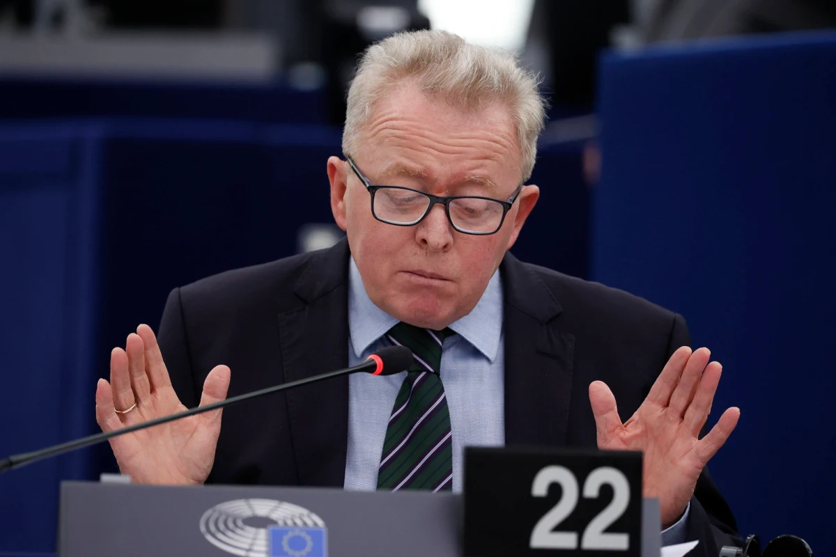 Nie miałem nawet sekundy wątpliwości, że nie tylko powinienem, ale muszę tam pojechać – mówi w rozmowie z naszą dziennikarką w Brukseli komisarz ds. rolnictwa Janusz Wojciechowski. Chodzi o bezprecedensowy wyjazd ponad 20 unijnych komisarzy do ukraińskiej stolicy. Został on zaplanowany w przyszłym tygodniu. Kolegium komisarzy będzie prowadzić w Kijowie konsultacje tuż przed unijnym szczytem UE-Ukraina, który również odbędzie się w Kijowie. Ma on ruszyć trzeciego lutego. 