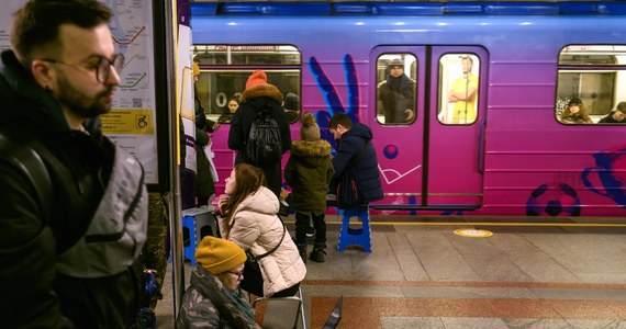 O wybuchu w Kijowie poinformował mer ukraińskiej stolicy Witalij Kliczko. W Ukrainie trwa rosyjski atak rakietowy. Alarmy przeciwlotnicze ogłoszono we wszystkich regionach kraju. Kliczko zaapelował do mieszkańców o pozostanie w schronach.