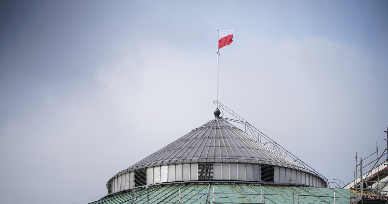 Zakazy sprzedaży i reklamy alkoholu coraz bliżej. Burzliwa dyskusja w Sejmie