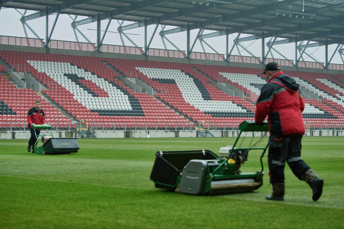 Łódzkie kluby wkrótce rozpoczną sezon wiosennych rozgrywek piłkarskich. Ich sukcesy sportowe mogą częściowo zależeć od jakości murawy. Według zapewnień greenkeepera Miejskiej Areny Kultury i Sportu w Łodzi, darń jest zielona, zadbana i gotowa, aby rozgrywać na niej mecze.