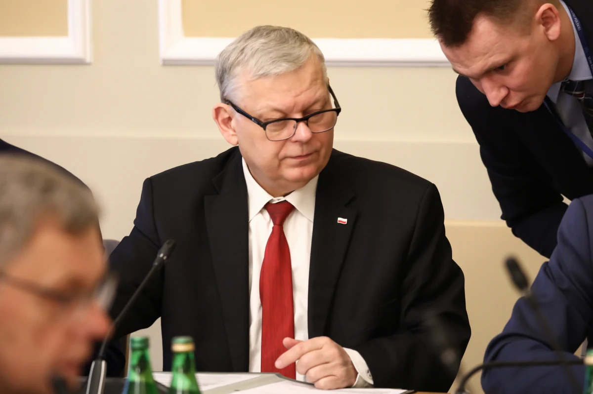 Na ostatniej prostej PiS wprowadza do ustawy wiatrakowej daleko idące poprawki! Będzie nowa minimalna odległość wiatraków od budynków mieszkalnych i możliwość przeprowadzenie referendum, jeśli pojawi się sprzeciw wobec instalacji.